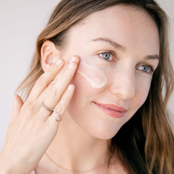 100% PURE Brightening Serum