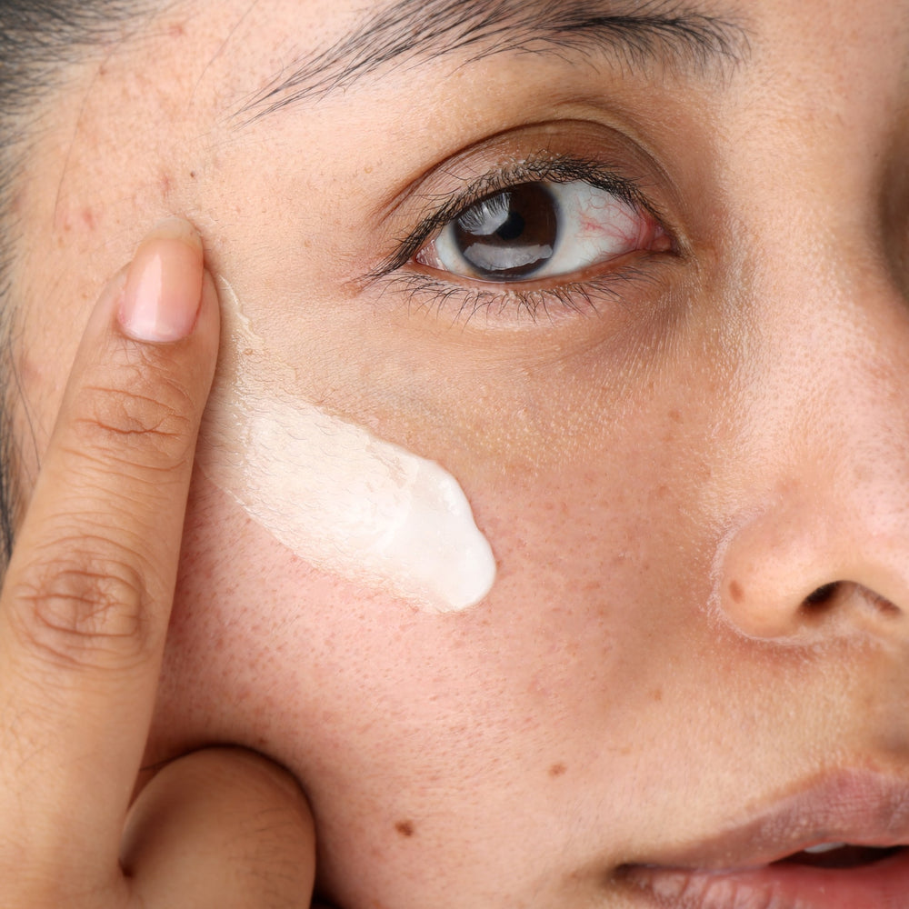 Bottle of 100% PURE Luminous Primer, a silicone-free, antioxidant-infused face primer that hydrates, blurs pores, and boosts radiance.