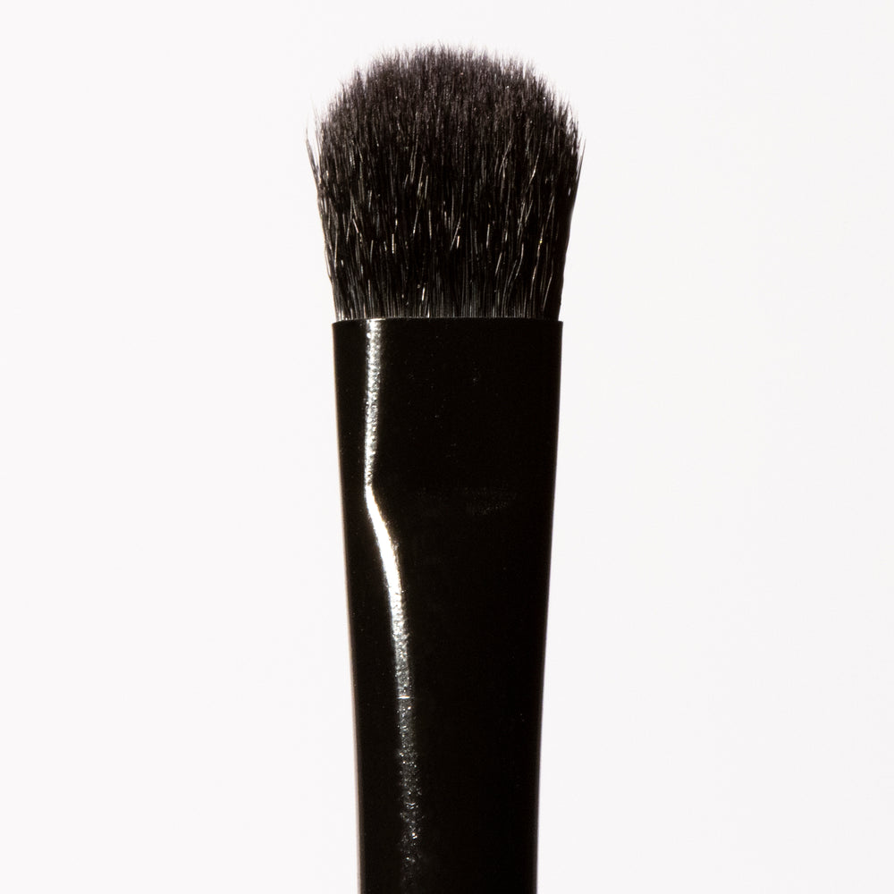 19/99 BEAUTY Tapered Multi-Brush – Versatile blending brush with synthetic bristles and a wooden handle, perfect for precision and blending on lips, eyes, and cheeks. Cruelty-free.