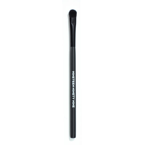 19/99 BEAUTY Tapered Multi-Brush – Versatile blending brush with synthetic bristles and a wooden handle, perfect for precision and blending on lips, eyes, and cheeks. Cruelty-free.