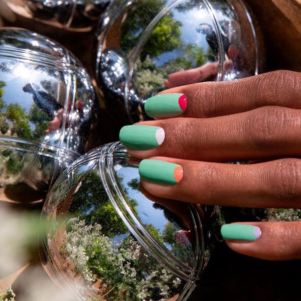 MANUCURIST Green Flash LED Nail Polish Amande