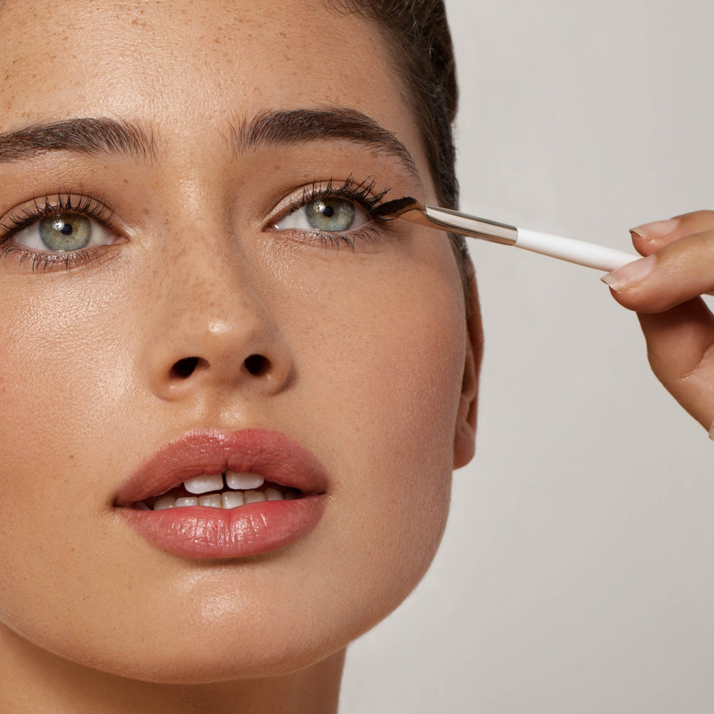 ALEPH Mascara Fan Brush for precise and controlled mascara application.