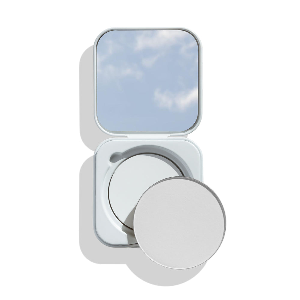 ALEPH Prep/Finish Powder – a versatile, translucent powder for a smooth, shine-free finish. prep / finish powder