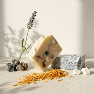 BLOOMING WILD BOTANICALS Wildflower Soap Lavender Lemongrass