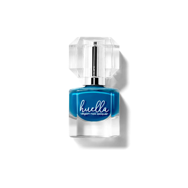 Huella Echoes of Blue nail lacquer in a deep azure shade, featuring a 15-free, vegan, and chip-resistant formula.