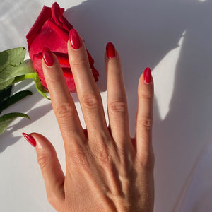 KAROLIN VAN LOON 23 Rouge Eclipse