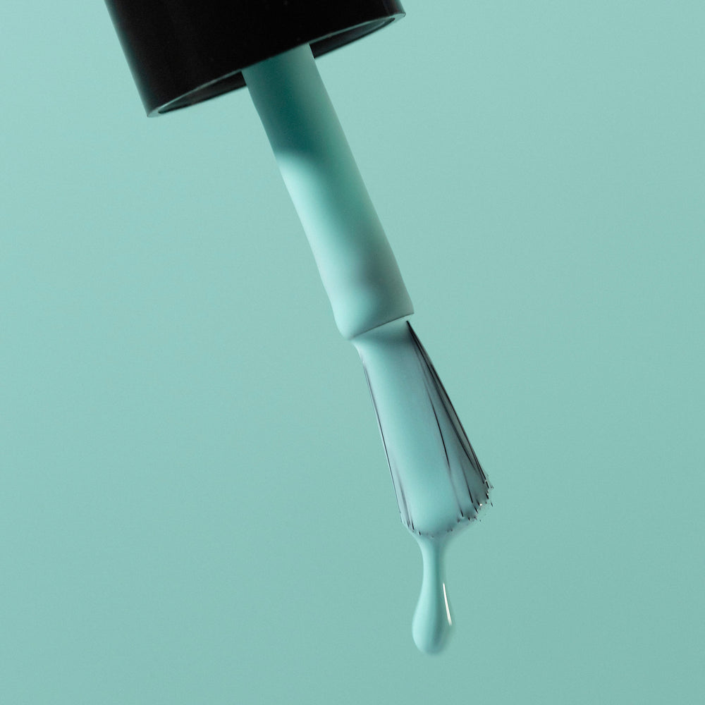 Karolin Van Loon 51 Brume Océane misty blue vegan nail polish.