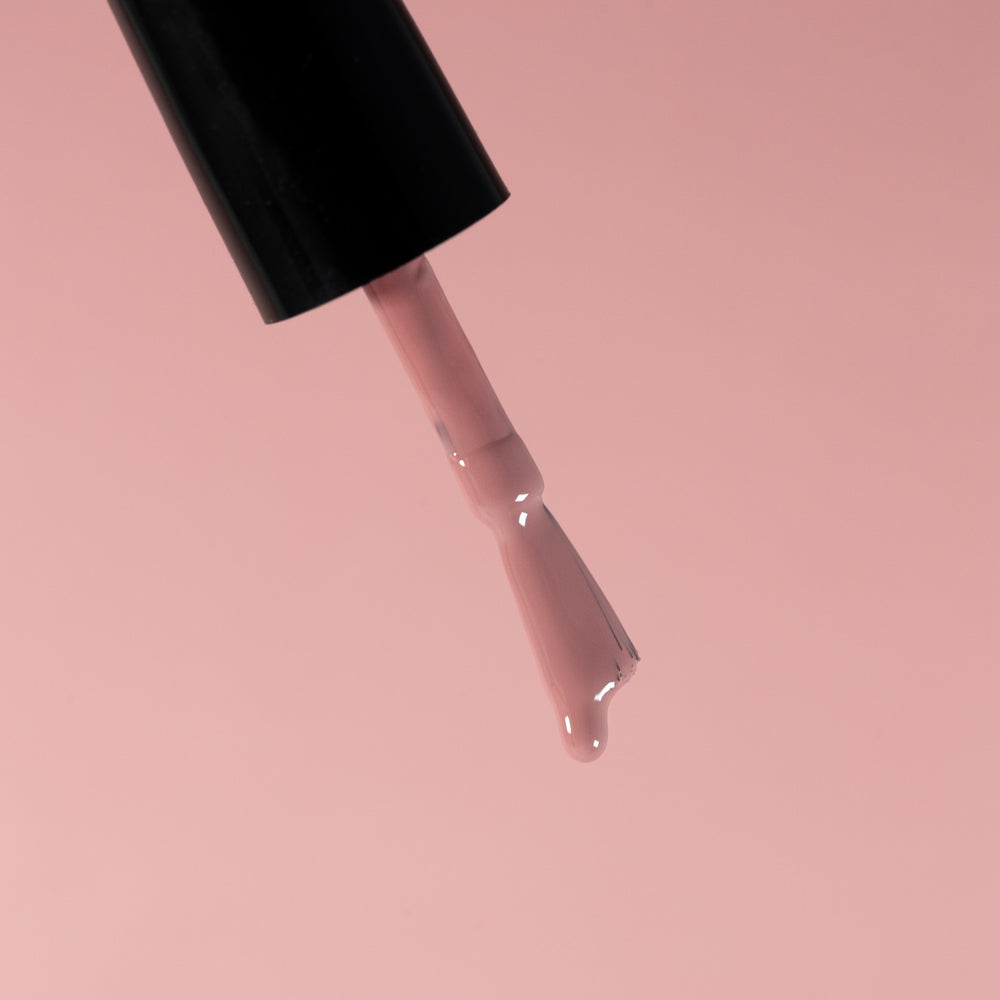 Karolin Van Loon 55 Blush de Satin vegan nail polish in soft satin pink with a luminous pearl finish, made in Belgium.