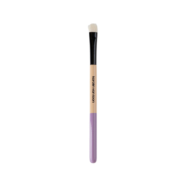 Karolin Van Loon Secret Shadow Brush with soft vegan bristles for precise eyeshadow application.