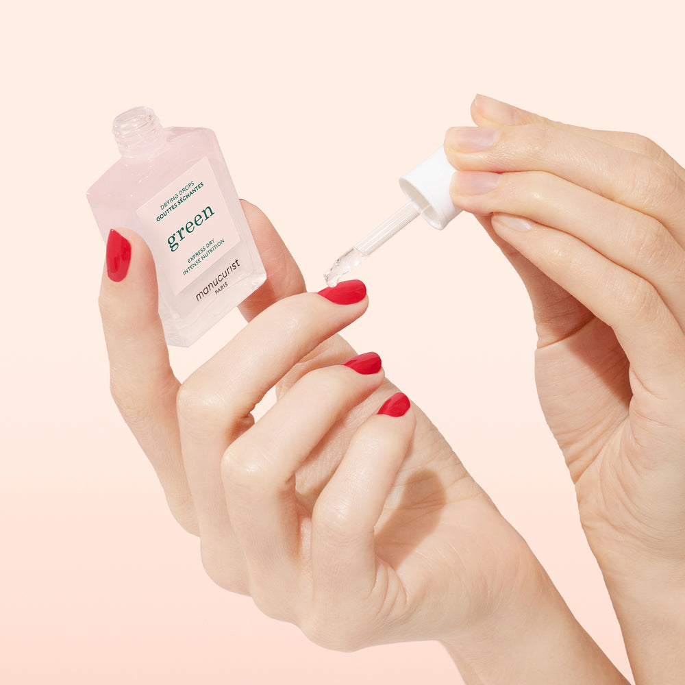MANUCURIST Drying Drops in 15 ml bottle, reduces drying time of Green™ polish, enriched with ceramides for nourishing nails and cuticles.