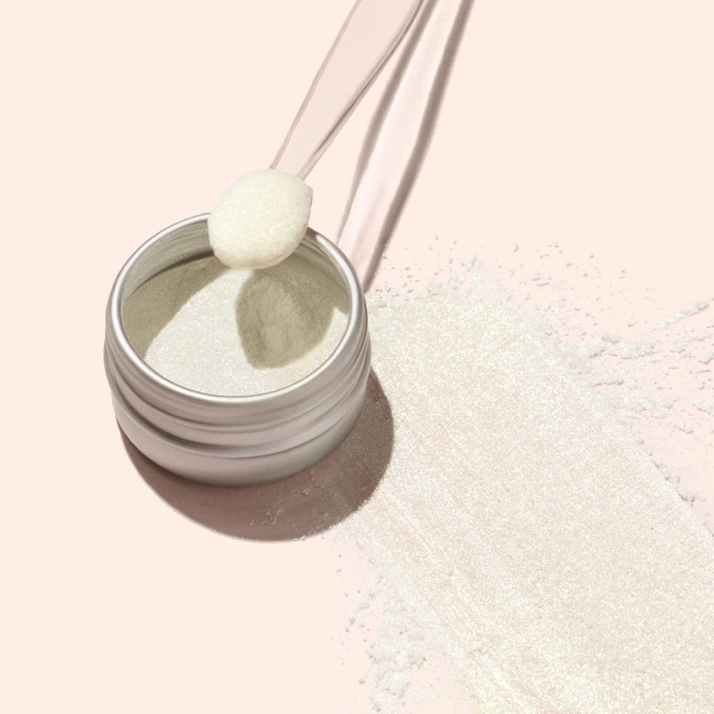 Manucurist Golden Glazed Powder in recyclable tin with applicator for creating pearly gold shimmer nail art.