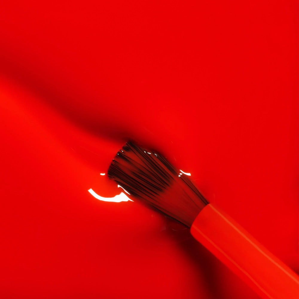 MANUCURIST Green Flash Lava semi-permanent gel polish bottle with a vibrant fiery red color, perfect for LED curing and long-lasting shine.