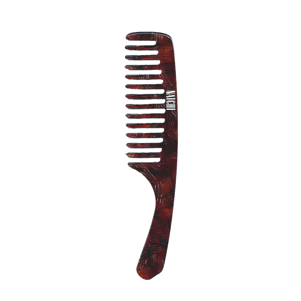 NATCHI CUPUACU Wet Comb in red with wide teeth and handle for gentle detangling and scalp activation.