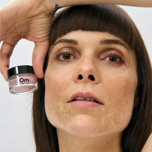 OM ORGANICS Bilberry + Tucuma Antioxidant Eye Cream