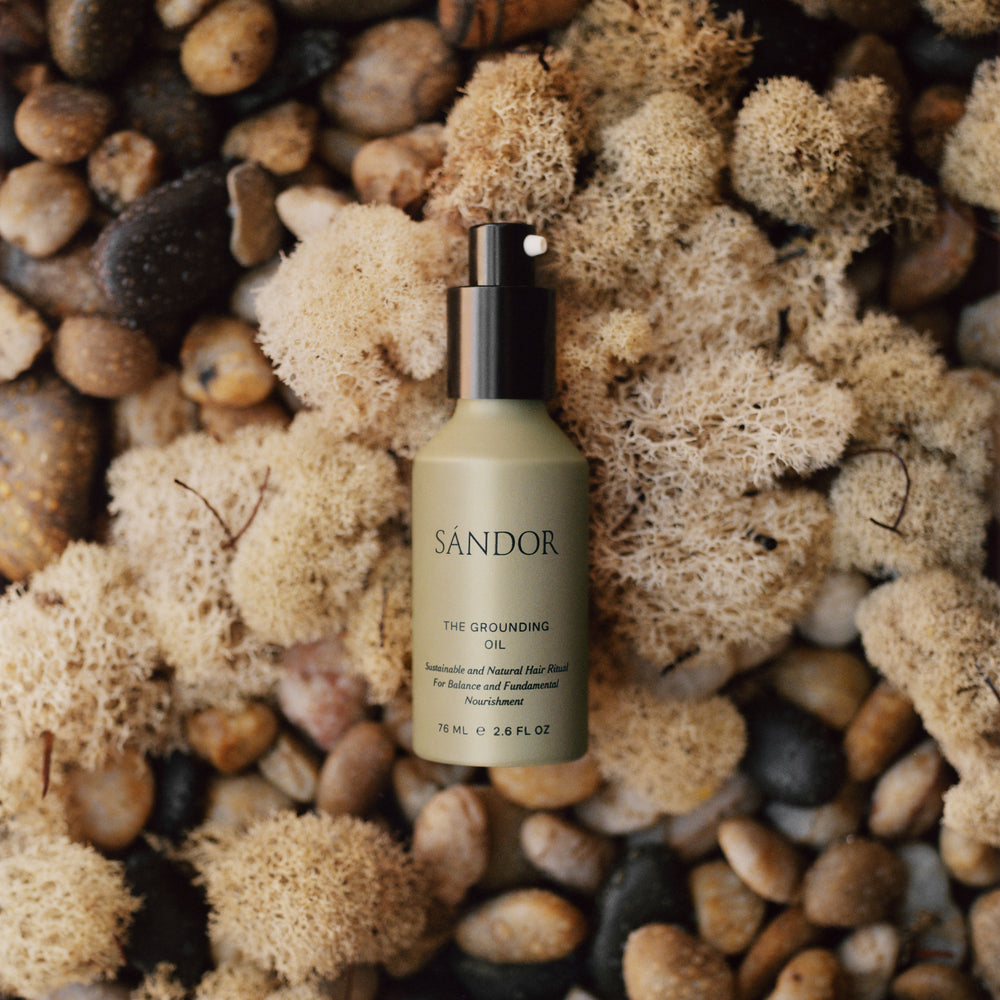 SÁNDOR The Grounding Oil – lightweight plant-based hair and beard oil with Sage, Chamomile, and Texas Cedarwood essential oils for soft, smooth, and manageable hair. Suitable for all hair types.