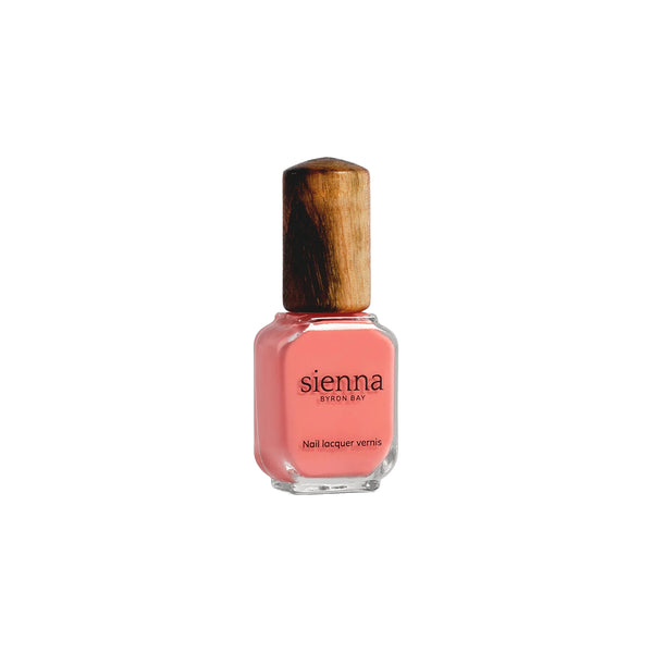 Sienna Byron Bay Sweetheart Nail Polish – A peachy-pink crème with a clean, sustainable formula.
