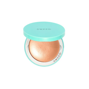 Compact highlighter with teal lid and case on a white background