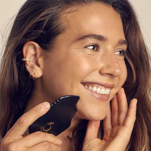 THE GOLDEN SECRETS Sorceress Stone Gua Sha Beauty Tool