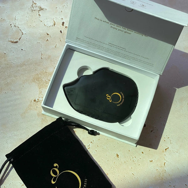 THE GOLDEN SECRETS Sorceress Stone Gua Sha Beauty Tool