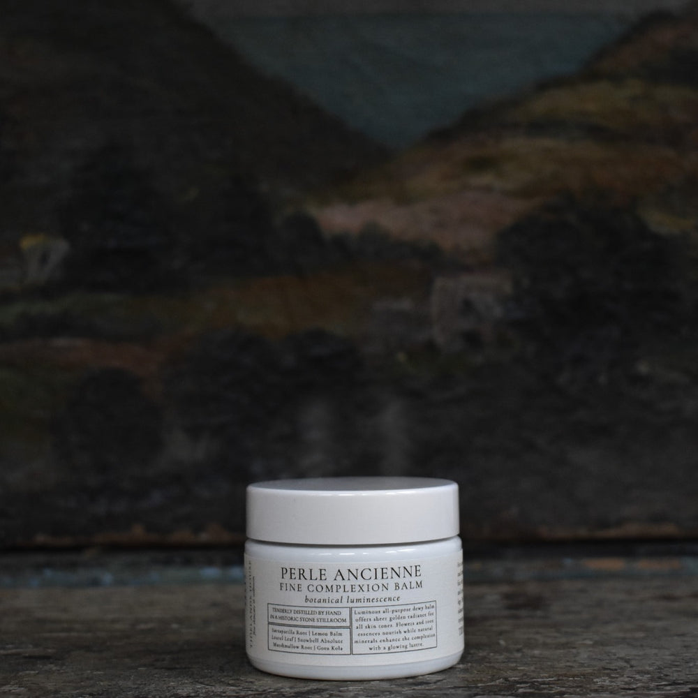 Tidelands House Perle Ancienne Skin Luminescence Balm with golden radiance, featuring natural minerals and botanicals like Gotu Kola, Marshmallow Root, and Lemon Balm.