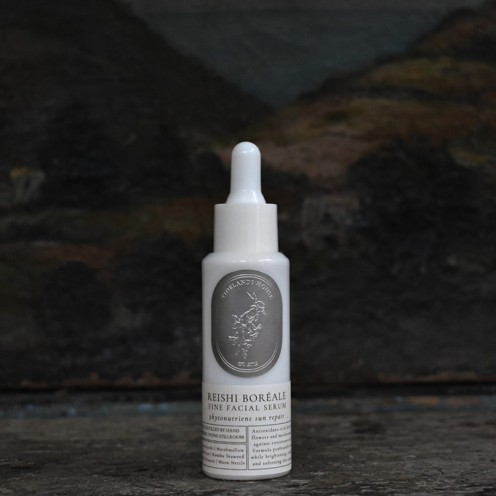 Reishi Boréale Phytonutrient Facial Serum with wild-harvested botanicals and rich phytonutrients, offering hydration and a balanced complexion.