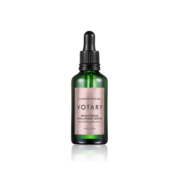 VOTARY Brightening Hyaluronic Serum – A clear, lightweight serum in a green glass bottle with dropper. Contains hyaluronic acid, glycolic acid, and narcissus extract to hydrate and visibly improve skin tone.