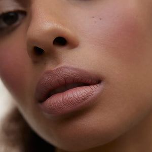 WONDERBLUSH Le Rouge Lipstick praline