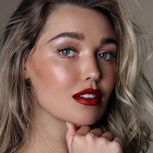 EYE OF HORUS Velvet Lips vamp blood red